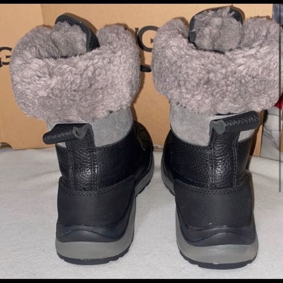UGG ADIRONDACK III BOOT - Picture 3 of 6
